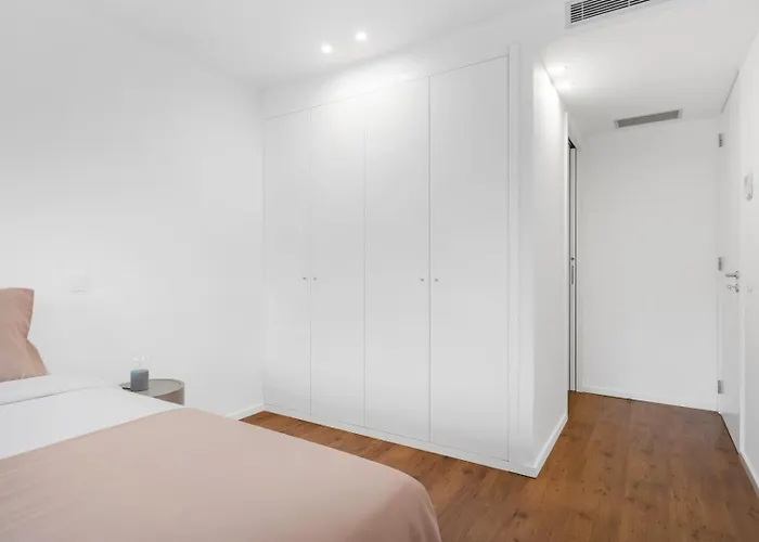 Style & Comfort | Balcony + Parking Appartement Porto