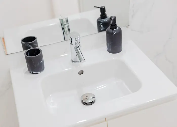 Style & Comfort | Balcony + Parking Appartement Porto