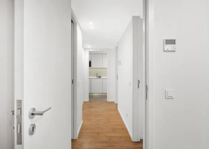 Style & Comfort | Balcony + Parking * Porto