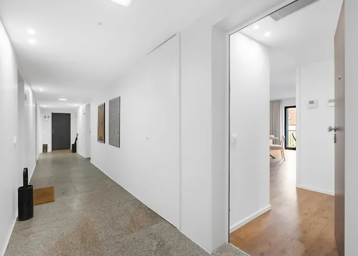 Style & Comfort | Balcony + Parking Appartement Porto