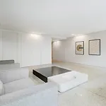 Style & Comfort | Balcony + Parking Oporto