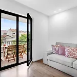 Style & Comfort | Balcony + Parking Porto
