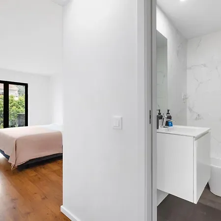 Style & Comfort | Balcony + Parking Appartement Oporto
