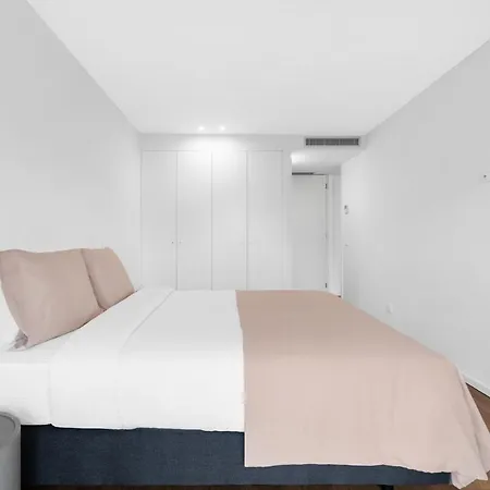 Style & Comfort | Balcony + Parking Appartement Oporto