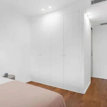 Style & Comfort | Balcony + Parking Appartement Oporto
