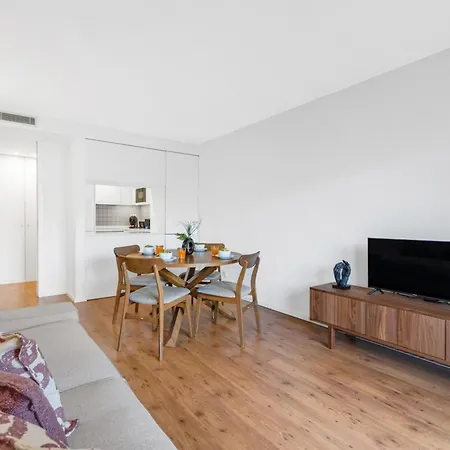 Style & Comfort | Balcony + Parking Porto