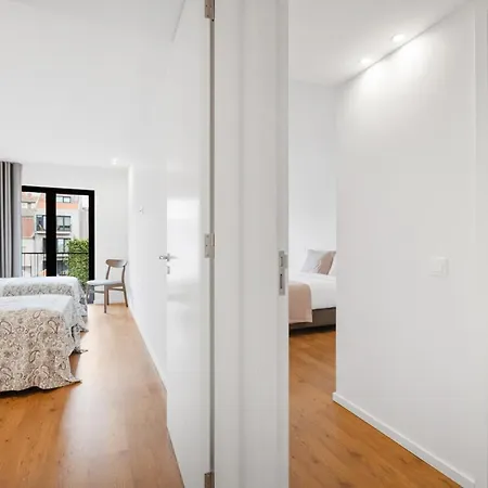 Style & Comfort | Balcony + Parking Porto