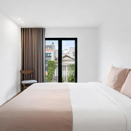 Style & Comfort | Balcony + Parking Porto
