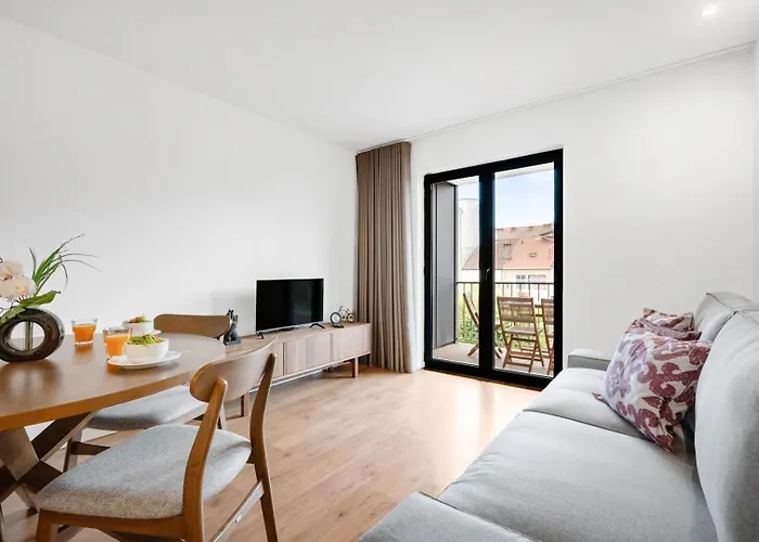 Style & Comfort | Balcony + Parking شقة