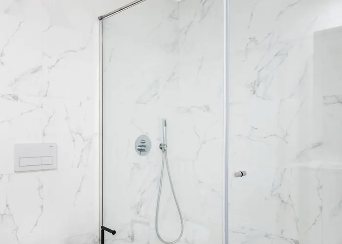 Style & Comfort | Balcony + Parking Oporto