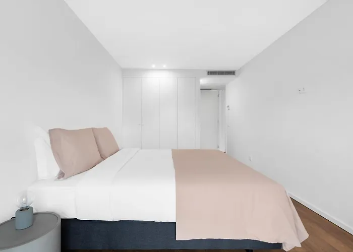 Style & Comfort | Balcony + Parking * Oporto