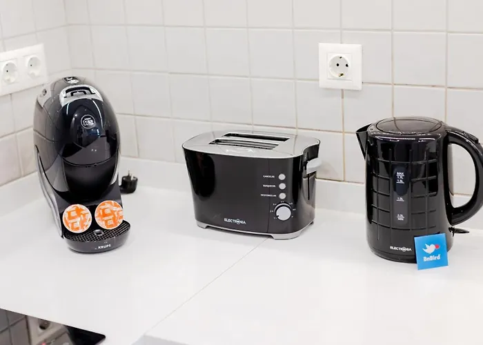 Style & Comfort | Balcony + Parking شقة *