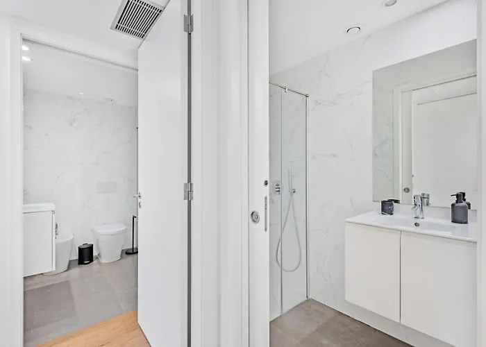 Style & Comfort | Balcony + Parking * Oporto