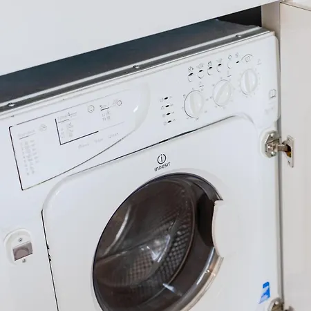 Apartment Style & Comfort I Balcony & Parking