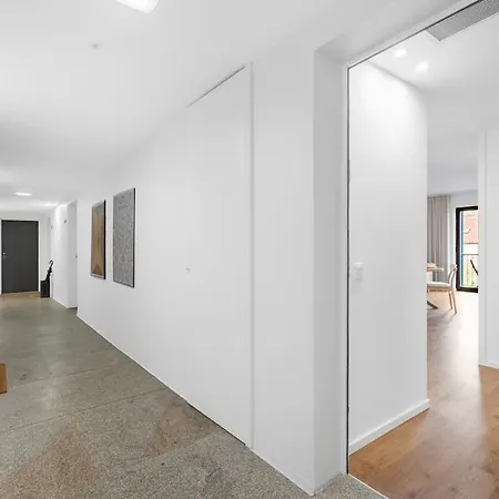 Style & Comfort | Balcony + Parking * Porto